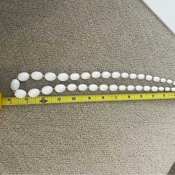 Monet Vintage Elegant White Beaded Necklace trend 2026 - Picture 3 of 8